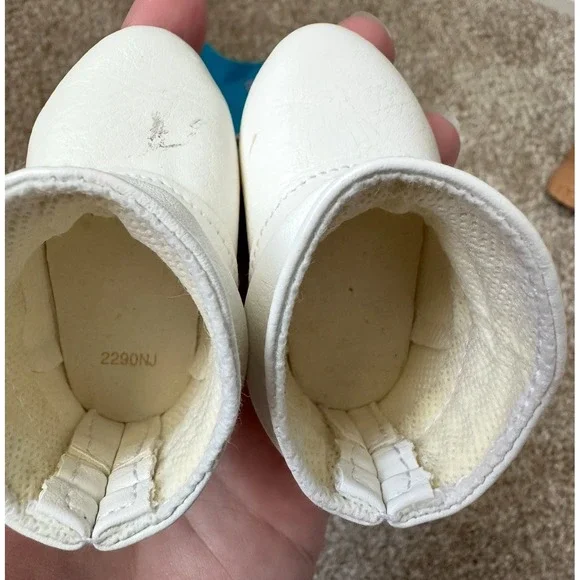 American Girl Doll- Courtney with Blue Top and Denim Skirt - Picture 15 of 16